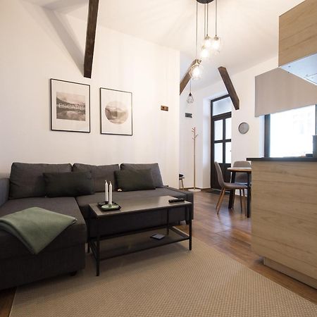 Lovely Brasov Flat With Patio And Mountain Views Екстериор снимка