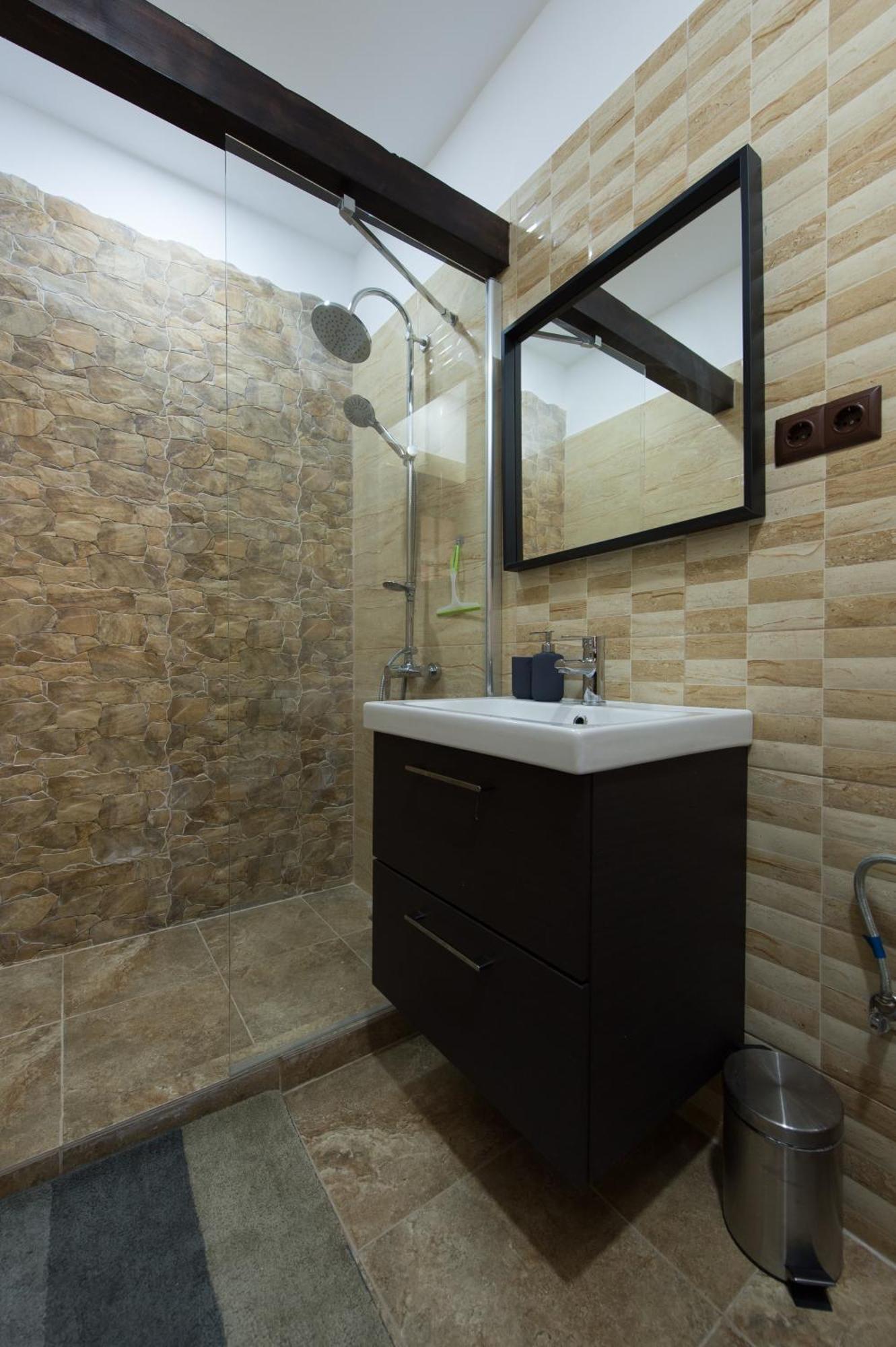Lovely Brasov Flat With Patio And Mountain Views Екстериор снимка
