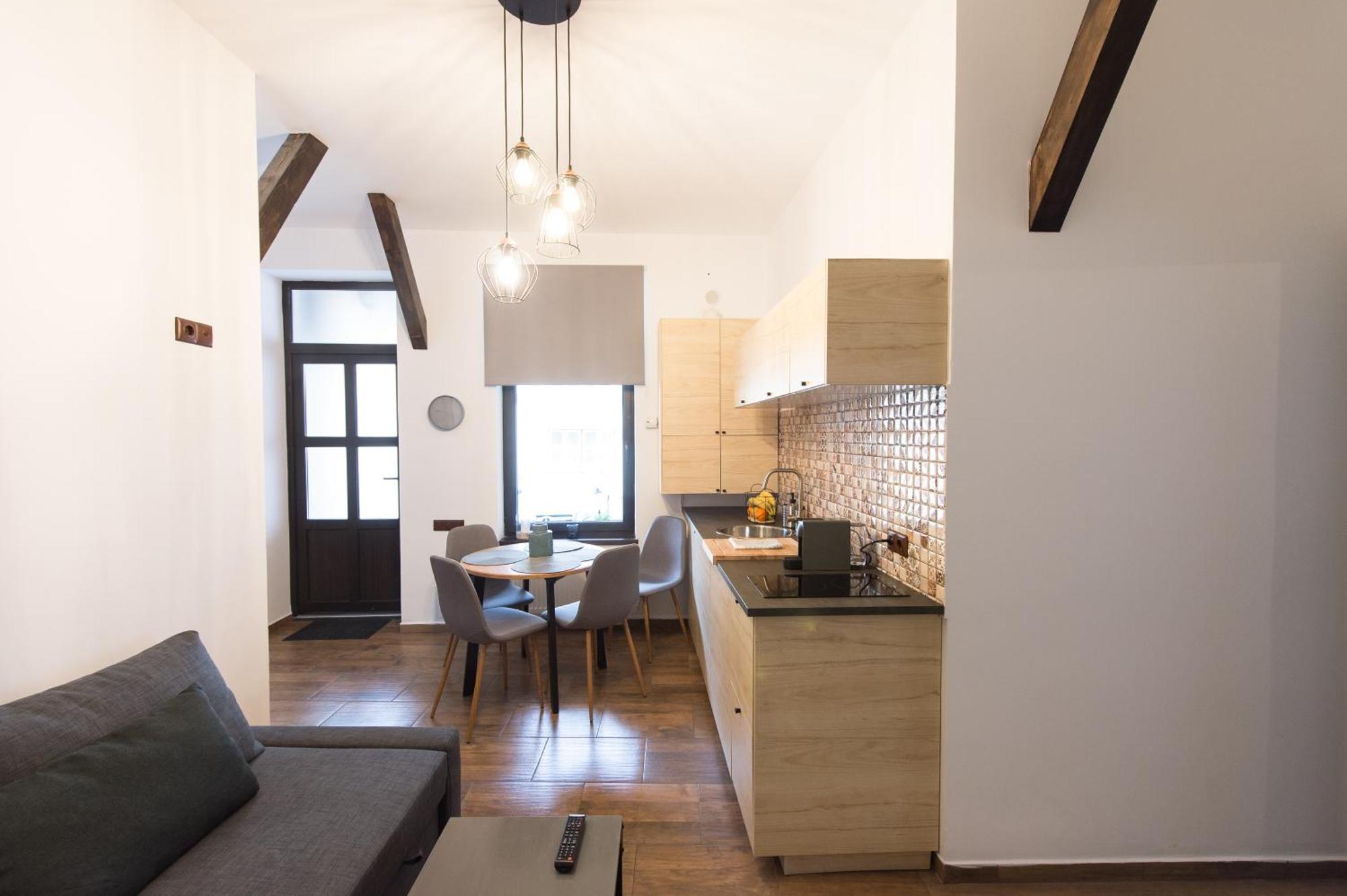 Lovely Brasov Flat With Patio And Mountain Views Екстериор снимка