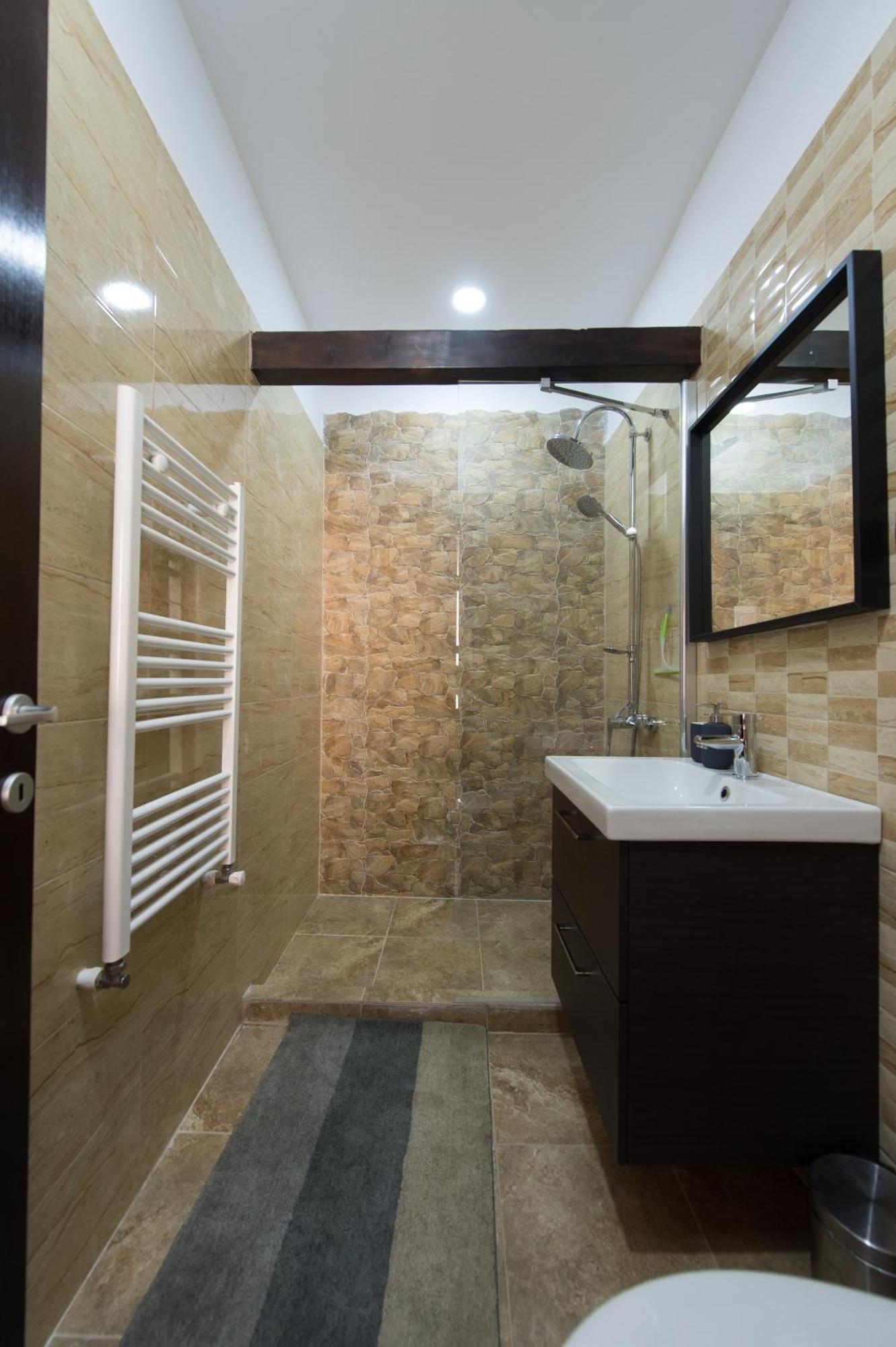 Lovely Brasov Flat With Patio And Mountain Views Екстериор снимка