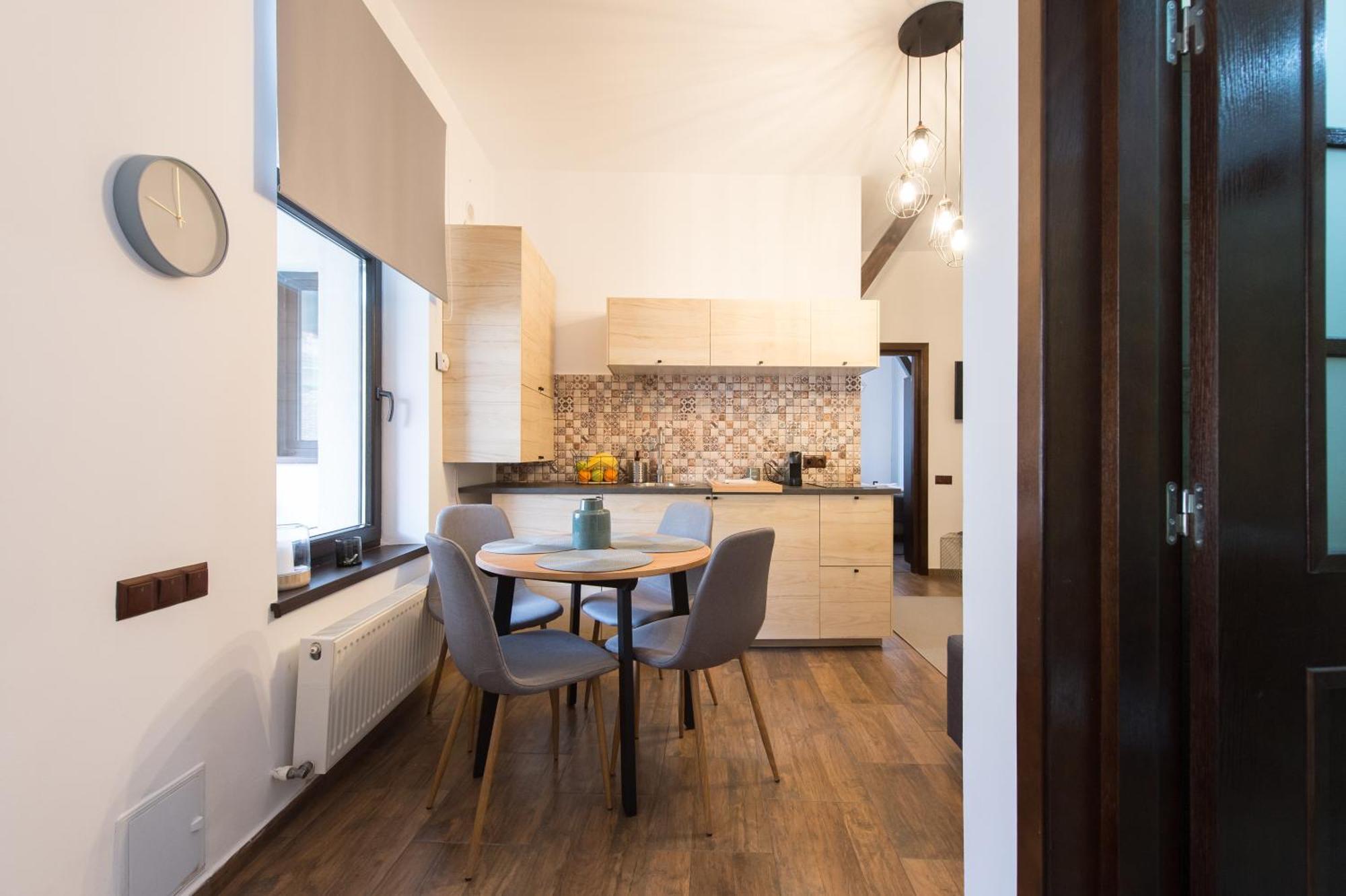 Lovely Brasov Flat With Patio And Mountain Views Екстериор снимка
