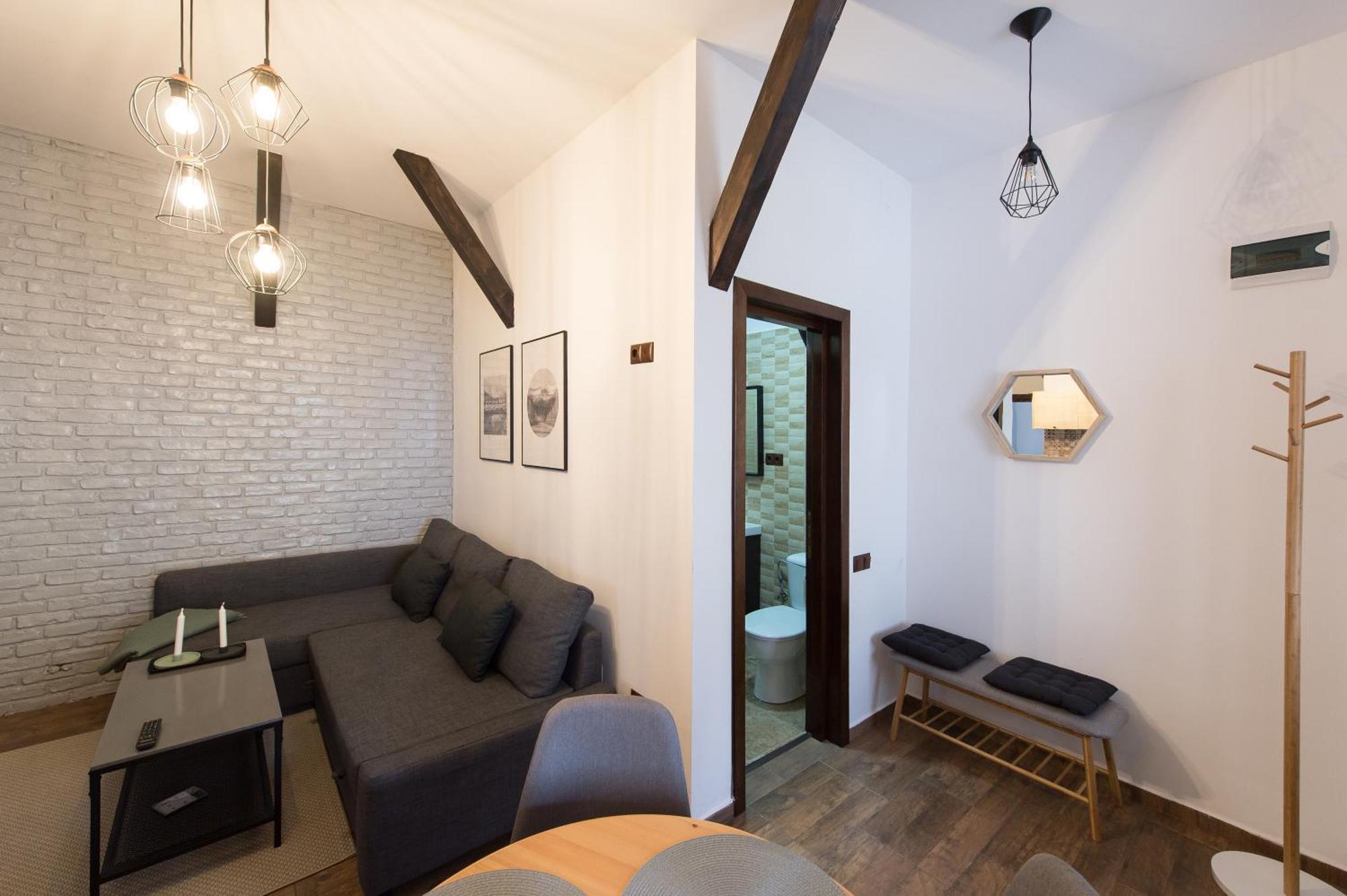 Lovely Brasov Flat With Patio And Mountain Views Екстериор снимка