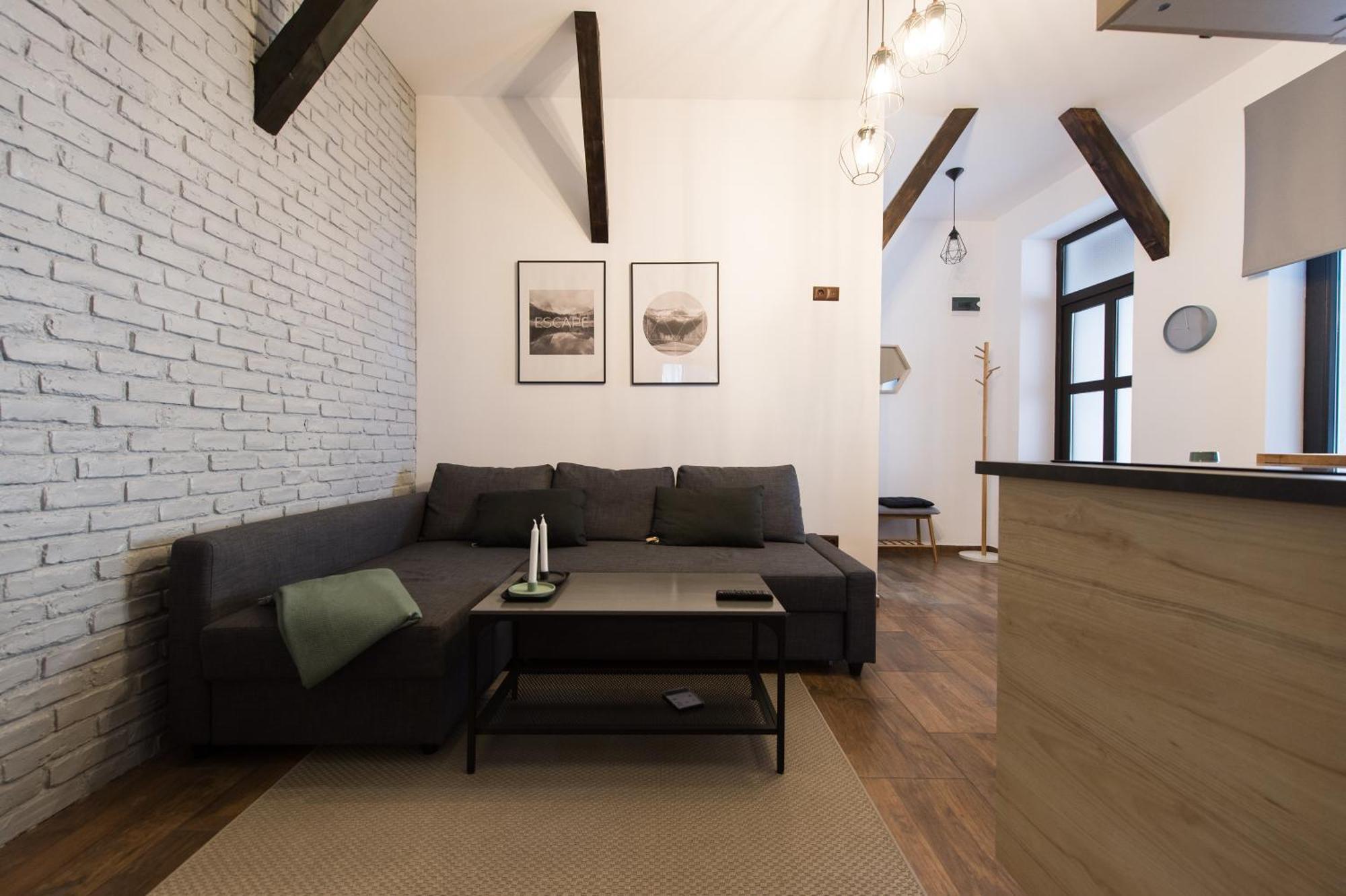 Lovely Brasov Flat With Patio And Mountain Views Екстериор снимка