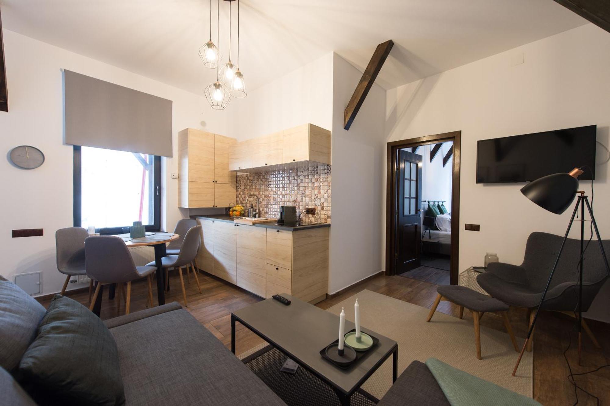 Lovely Brasov Flat With Patio And Mountain Views Екстериор снимка