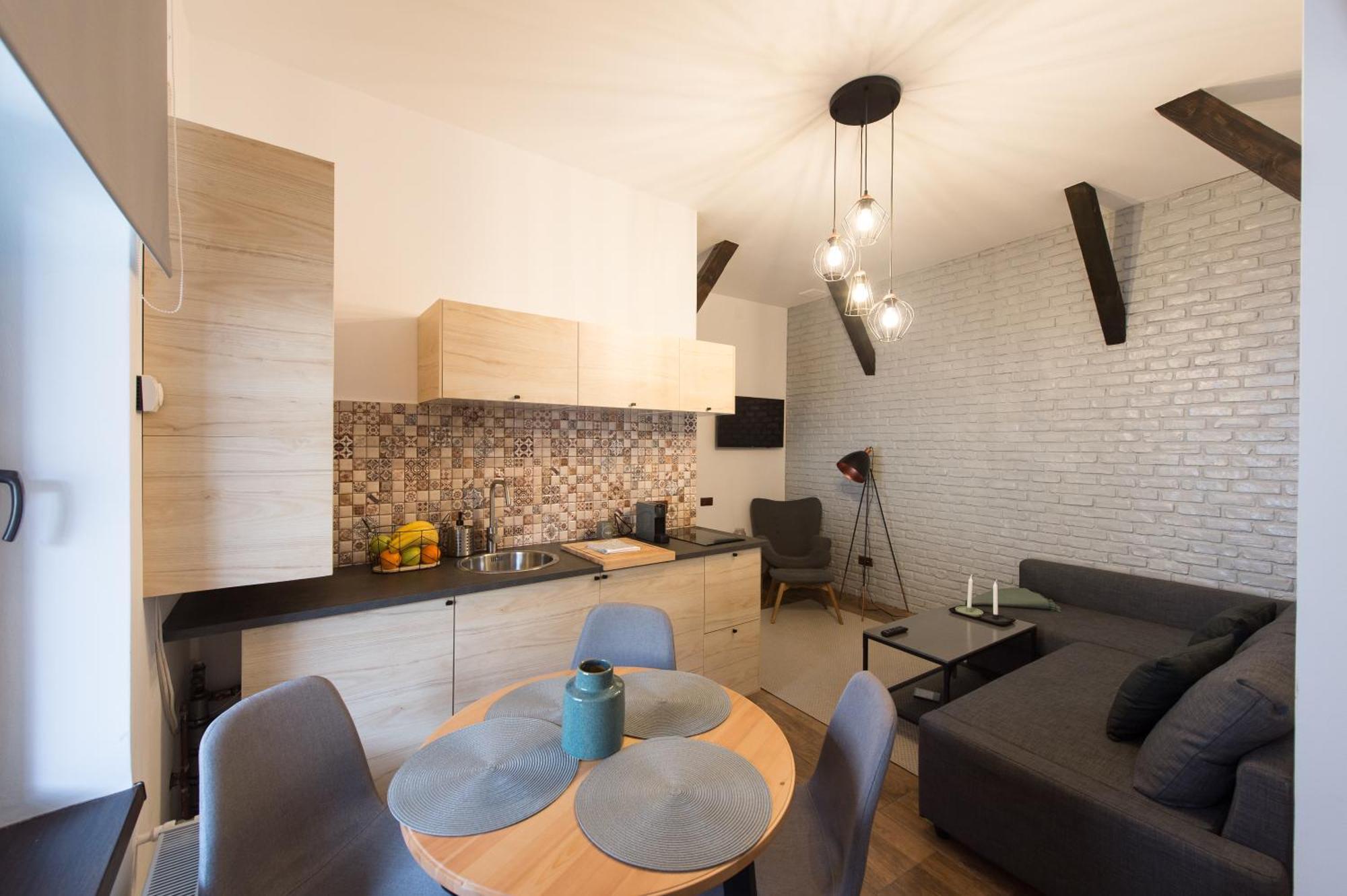 Lovely Brasov Flat With Patio And Mountain Views Екстериор снимка