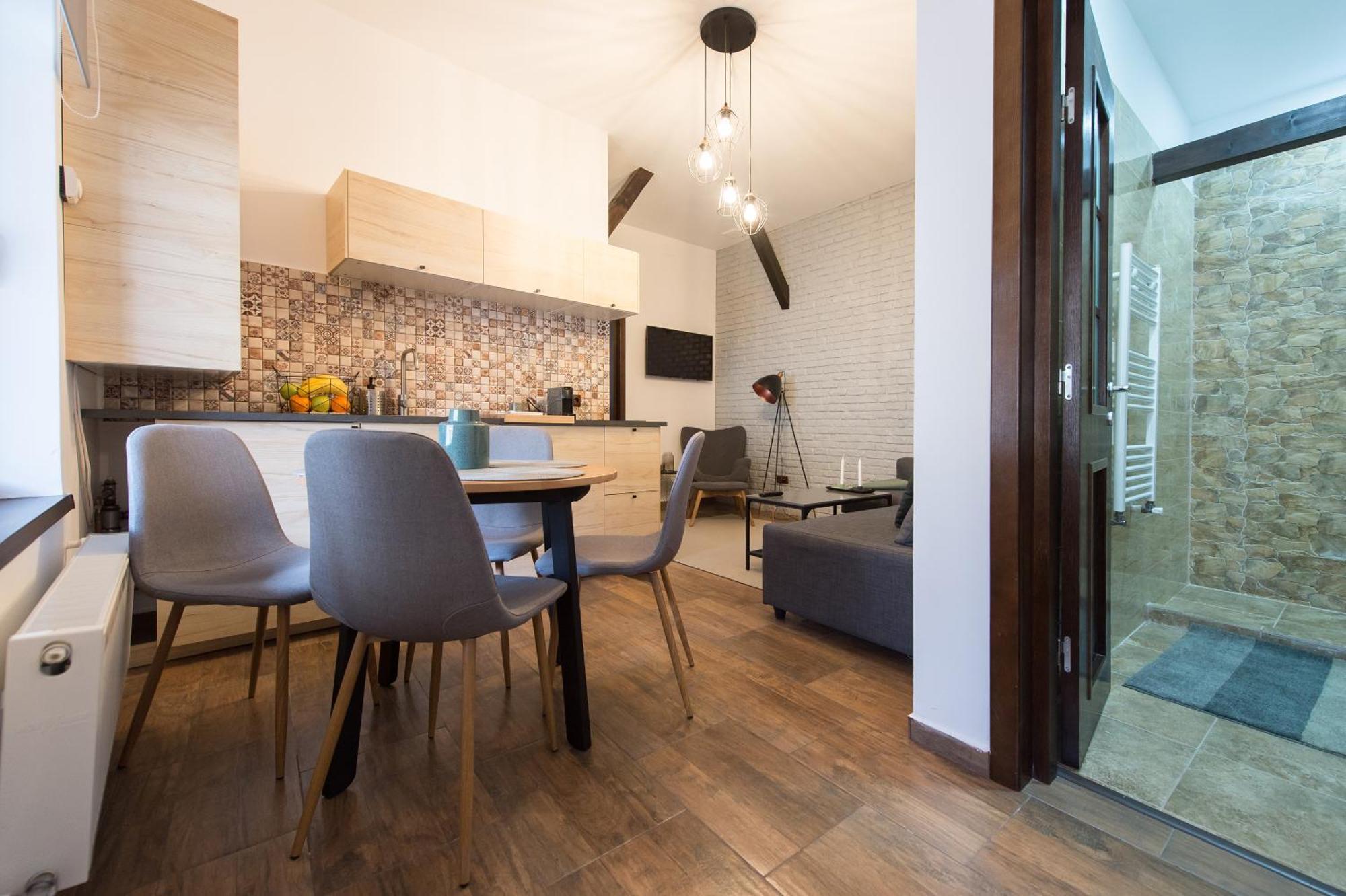 Lovely Brasov Flat With Patio And Mountain Views Екстериор снимка