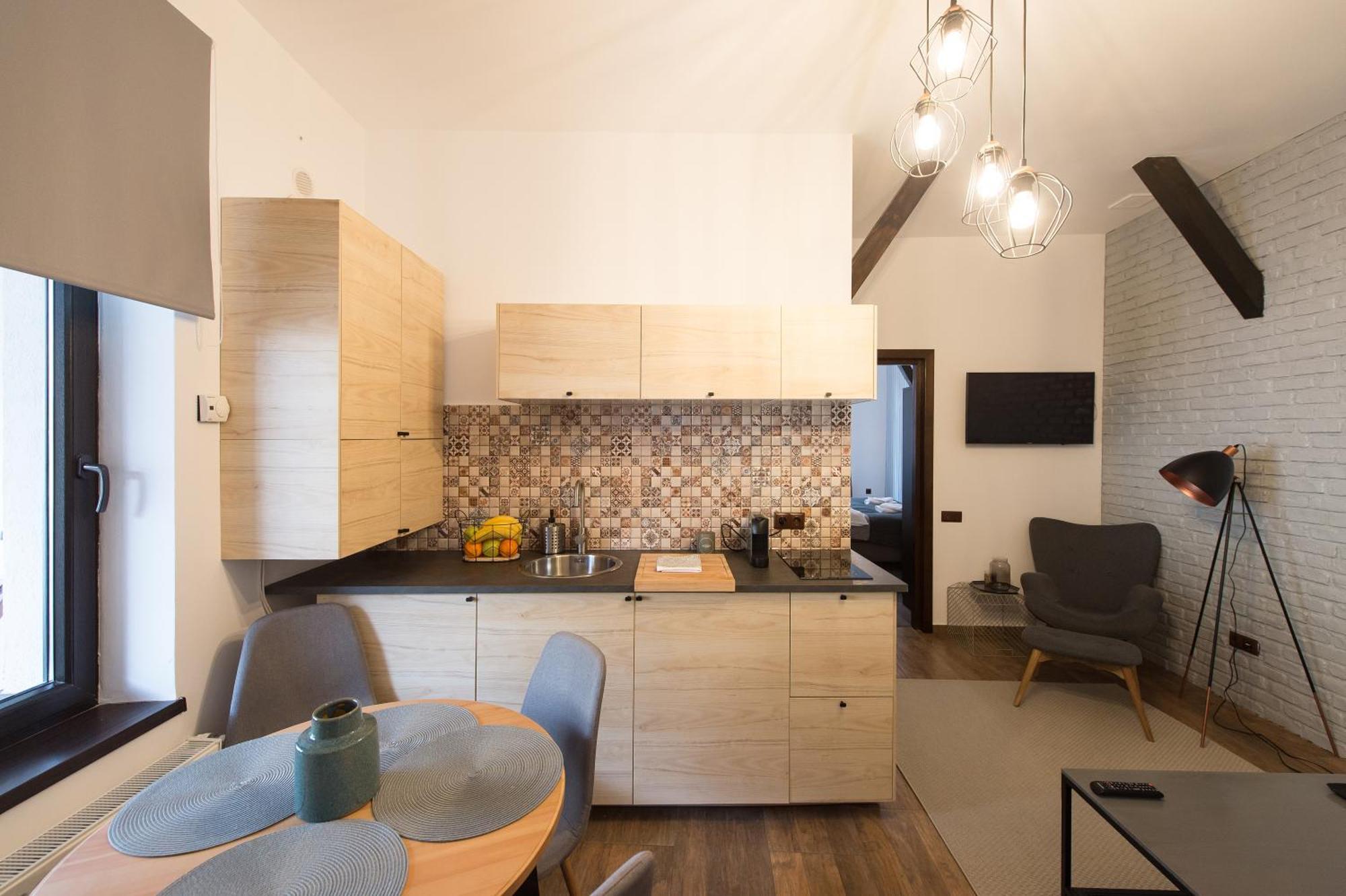 Lovely Brasov Flat With Patio And Mountain Views Екстериор снимка