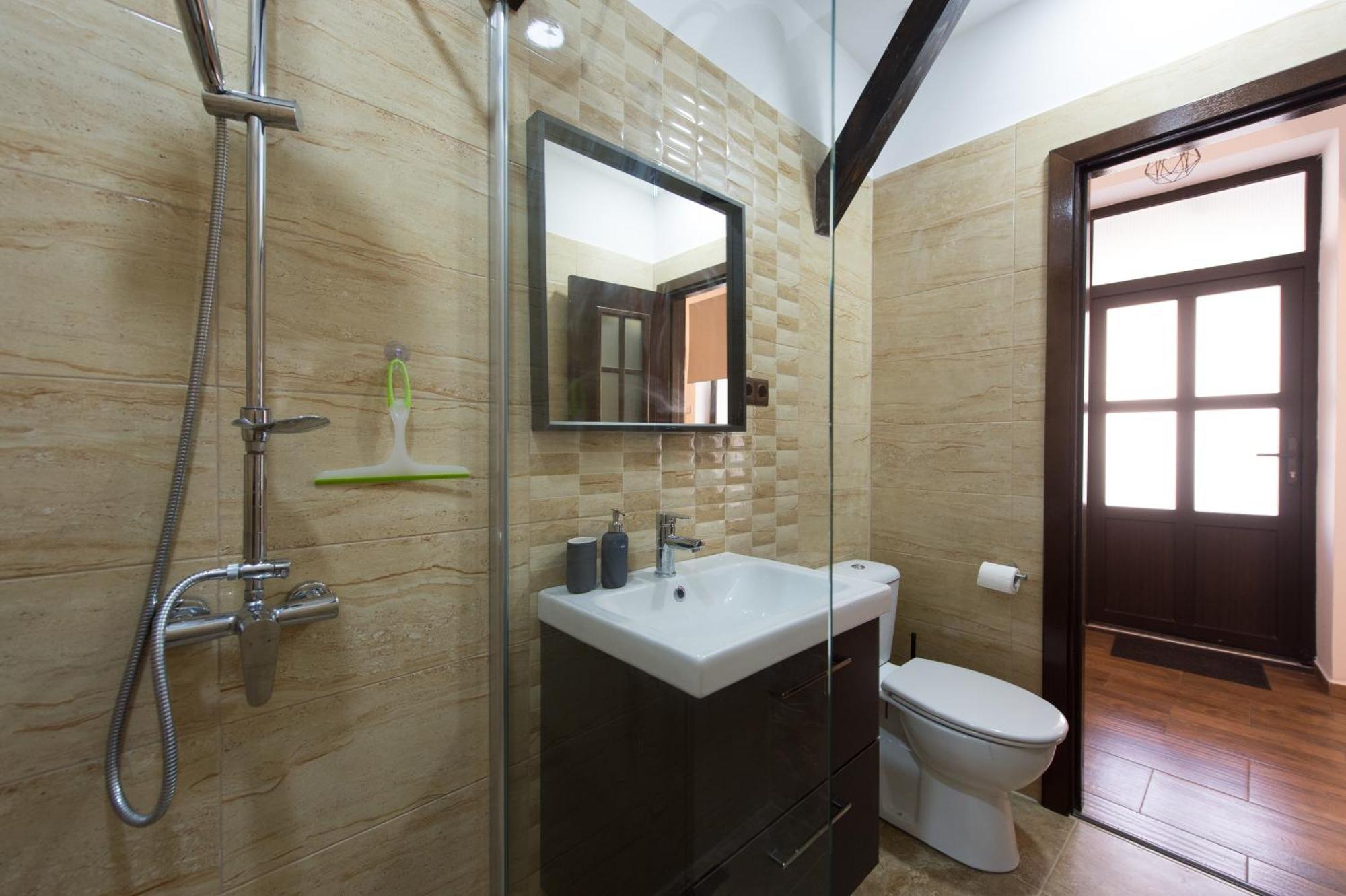 Lovely Brasov Flat With Patio And Mountain Views Екстериор снимка