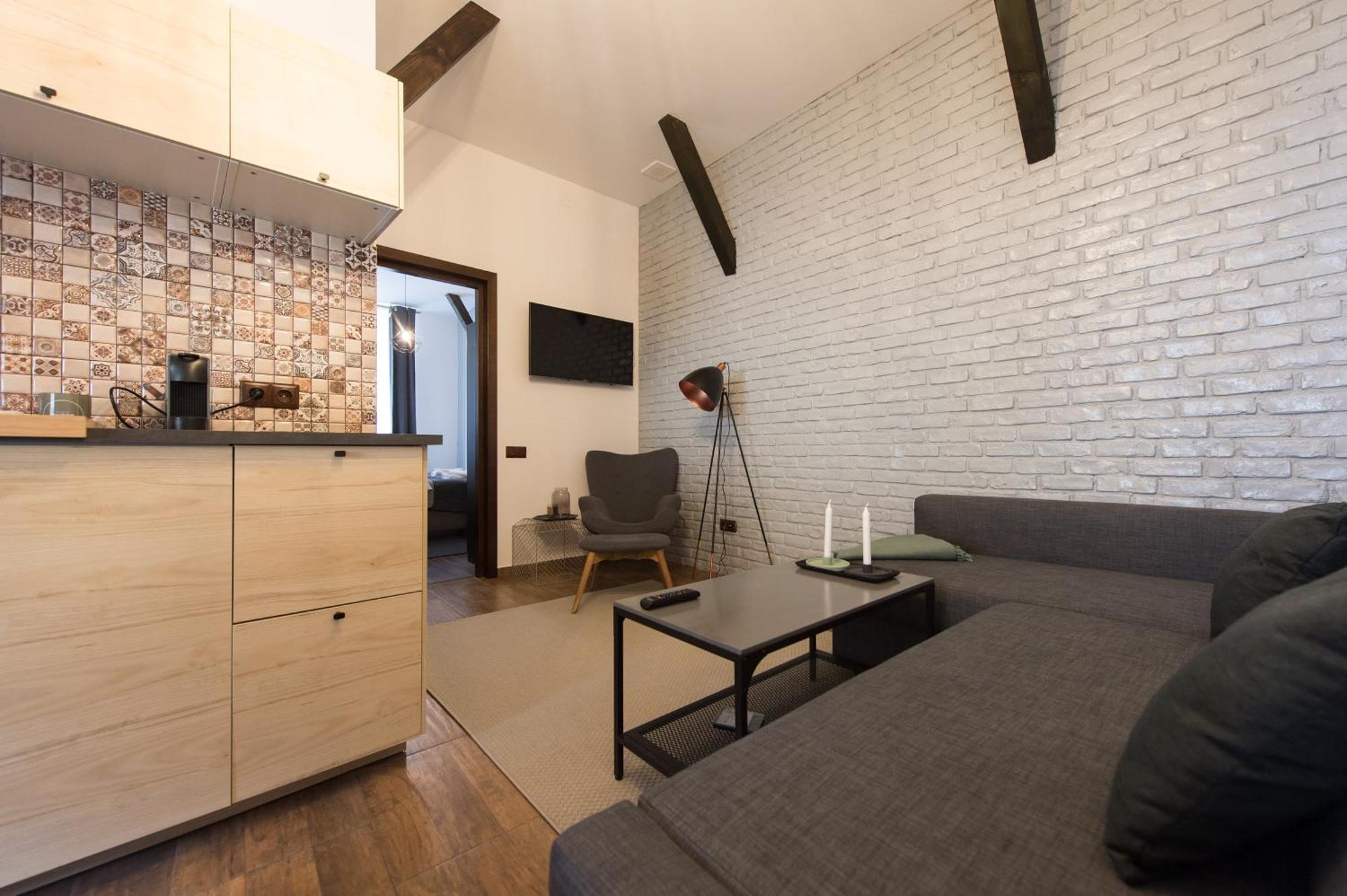 Lovely Brasov Flat With Patio And Mountain Views Екстериор снимка